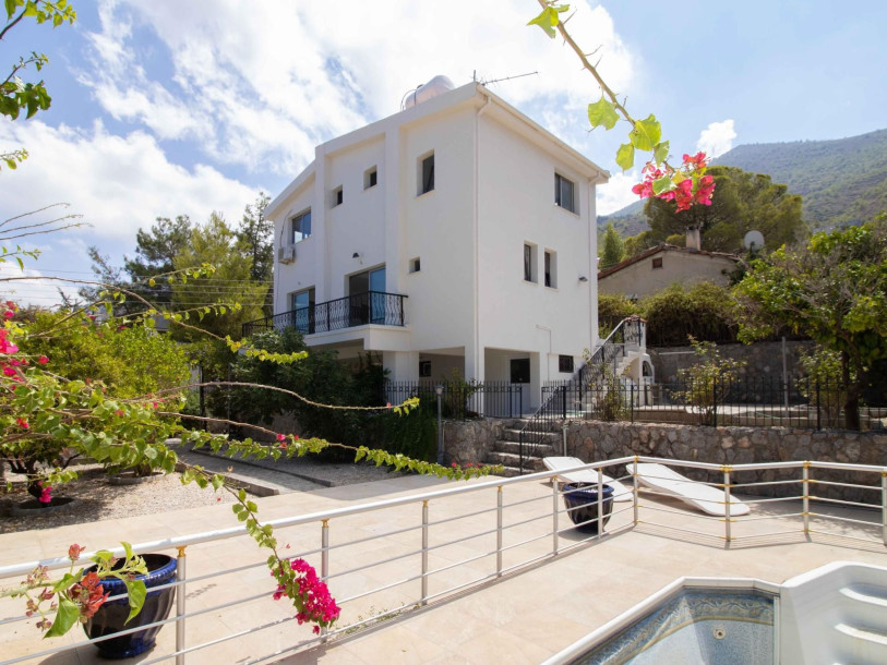 GİRNE/BELLAPAİS'TE SATILIK 3+1 ÖZEL HAVUZLU VİLLA-1