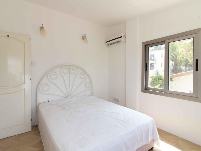 GİRNE/BELLAPAİS'TE SATILIK 3+1 ÖZEL HAVUZLU VİLLA-7