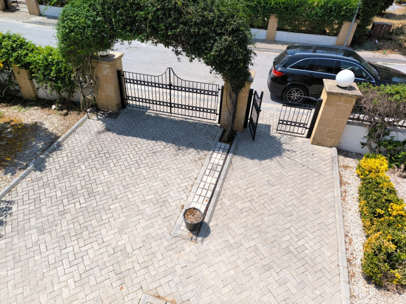 GİRNE/ÇATALKÖY'DE SATILIK ÖZEL HAVUZLU 3+1 VİLLA-13