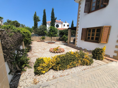 GİRNE/ÇATALKÖY'DE SATILIK ÖZEL HAVUZLU 3+1 VİLLA-4