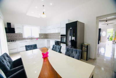 GİRNE/EDREMİT'TE SATILIK MÜKEMMEL 5+1 HAVUZLU VİLLA-18