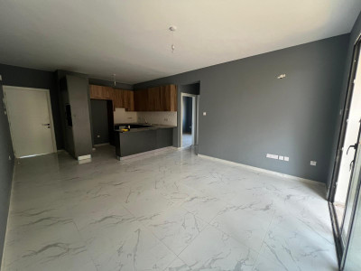 GİRNE/ALSANCAK ATAKARA MARKET BÖLGESİNDE SATILIK EŞYASIZ 2+1 DAİRE