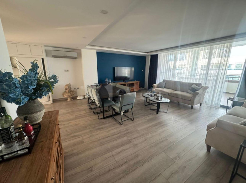 GİRNE MERKEZ'DE LÜKS SİTEDE SATILIK 3+1 DAİRE-2