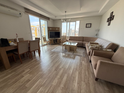 GİRNE MERKEZ –TÜRK KOÇANLI HAVUZLU SİTE İÇERİSİNDE SATILIK 3+1 DAİRE