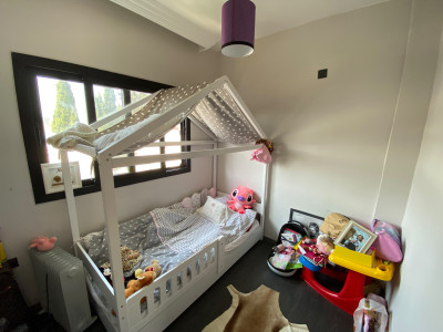 GİRNE MERKEZ – 20 TEMMUZ STADYUMU CADDESİ ÜZERİNDE SATILIK TİCARİ DAİRE
