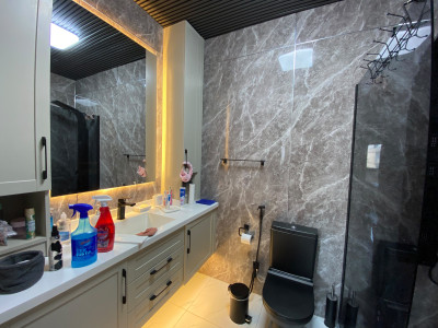 GİRNE MERKEZ – 20 TEMMUZ STADYUMU CADDESİ ÜZERİNDE SATILIK TİCARİ DAİRE