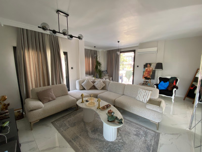 GİRNE MERKEZ – 20 TEMMUZ STADYUMU CADDESİ ÜZERİNDE SATILIK TİCARİ DAİRE
