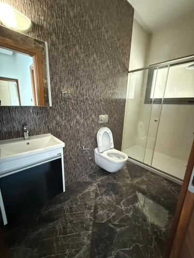 GİRNE MERKEZ – 9. KATTA DENİZ MANZARALI KİRALIK OFİS-11
