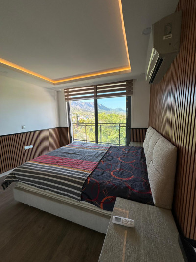 GİRNE AKACAN SİTESİNDE SATILIK DENİZ VE DAĞ MANZARALI 4+1 EŞYALI DAİRE-9