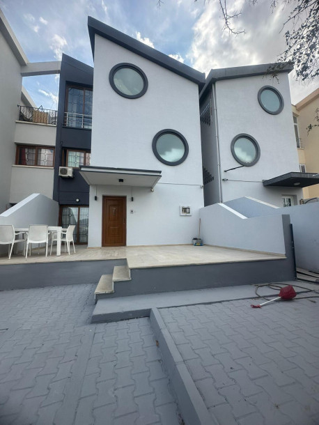 LEFKOŞA GÖNYELİ – TÜRK KOÇANLI SATILIK 350 m² TRIPLEX VİLLA-1
