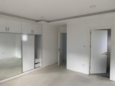 GİRNE/ALSANCAK HASAN UZUN PETROL BÖLGESİNDE SATILIK 4+1 ÖZEL HAVUZLU VİLLA-11