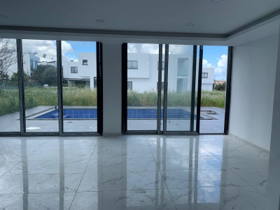 GİRNE/ALSANCAK HASAN UZUN PETROL BÖLGESİNDE SATILIK 4+1 ÖZEL HAVUZLU VİLLA-4