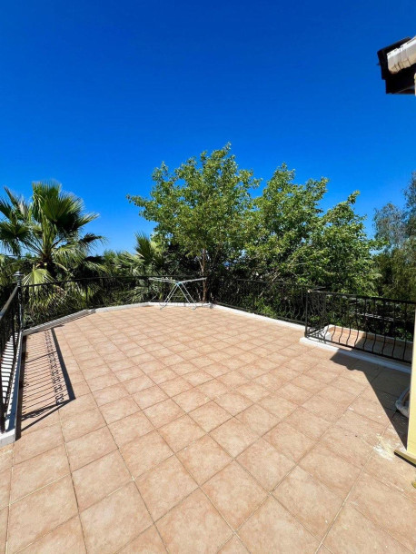 GİRNE/ALSANCAK'TA SATILIK 4+2 VİLLA-16