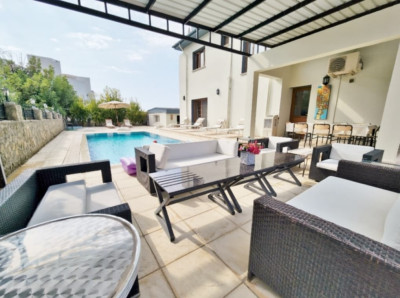 GİRNE / ÇATALKÖY’DE DENİZ MANZARALI KİRALIK 3+1 LÜKS VİLLA