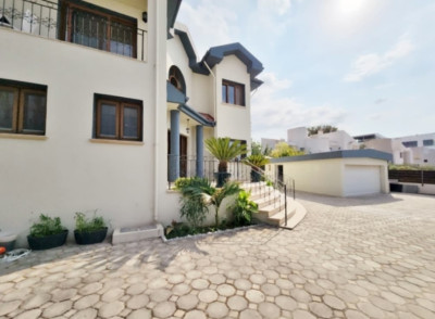 GİRNE / ÇATALKÖY’DE DENİZ MANZARALI KİRALIK 3+1 LÜKS VİLLA