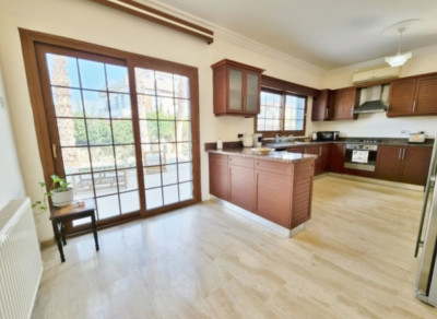 GİRNE / ÇATALKÖY’DE DENİZ MANZARALI KİRALIK 3+1 LÜKS VİLLA