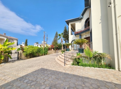 GİRNE / ÇATALKÖY’DE DENİZ MANZARALI KİRALIK 3+1 LÜKS VİLLA