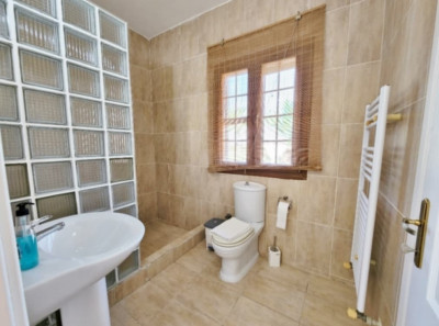 GİRNE / ÇATALKÖY’DE DENİZ MANZARALI KİRALIK 3+1 LÜKS VİLLA