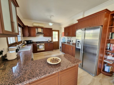 GİRNE / ÇATALKÖY’DE DENİZ MANZARALI KİRALIK 3+1 LÜKS VİLLA