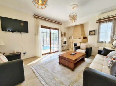 GİRNE / ÇATALKÖY’DE DENİZ MANZARALI KİRALIK 3+1 LÜKS VİLLA