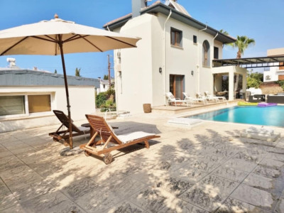 GİRNE / ÇATALKÖY’DE DENİZ MANZARALI KİRALIK 3+1 LÜKS VİLLA