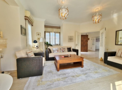 GİRNE / ÇATALKÖY’DE DENİZ MANZARALI KİRALIK 3+1 LÜKS VİLLA