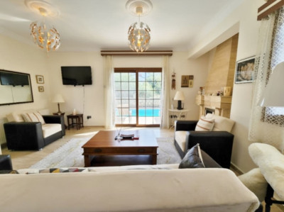 GİRNE / ÇATALKÖY’DE DENİZ MANZARALI KİRALIK 3+1 LÜKS VİLLA