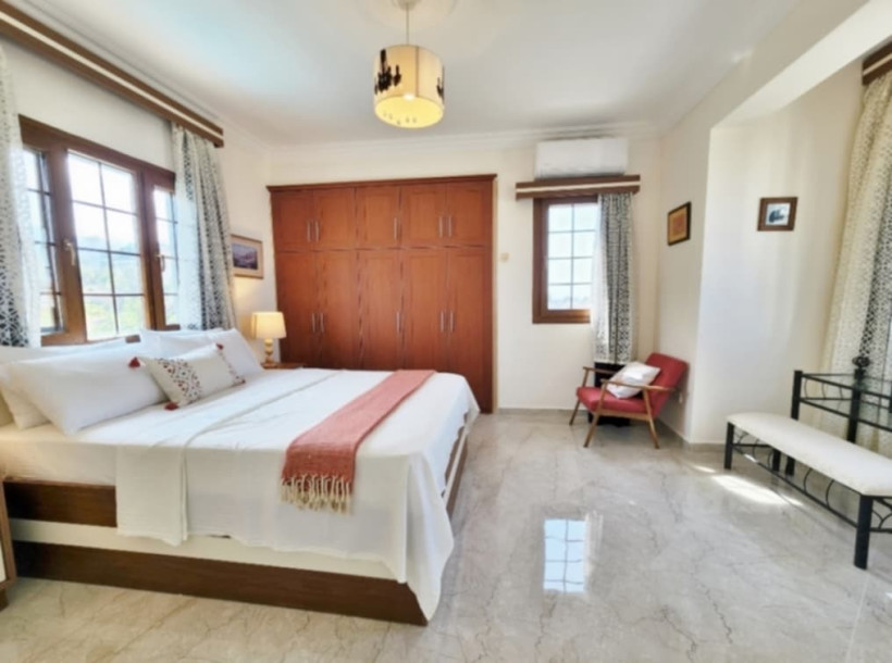 GİRNE / ÇATALKÖY’DE DENİZ MANZARALI KİRALIK 3+1 LÜKS VİLLA-16