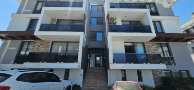 GİRNE/LAPTA'DA HAVUZLU SİTE İÇERİSİNDE SATILIK 2+1 BAHÇELİ DAİRE