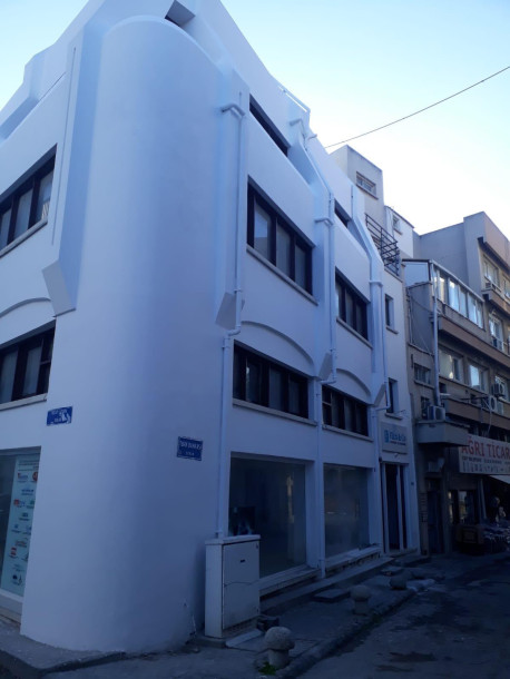 LEFKOŞA SURLARİÇİ – SARAY OTEL YANI SATILIK KOMPLE DÜKKANLAR-2