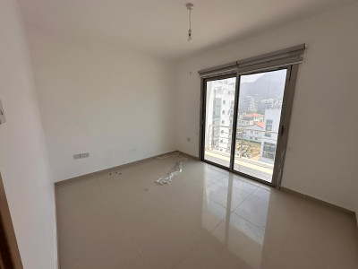 GİRNE MERKEZ'DE SATILIK 2+1 DAİRE-5