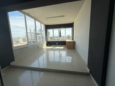 LEFKOŞA/YENİKENT MERKEZDE KİRALIK OFİS-3