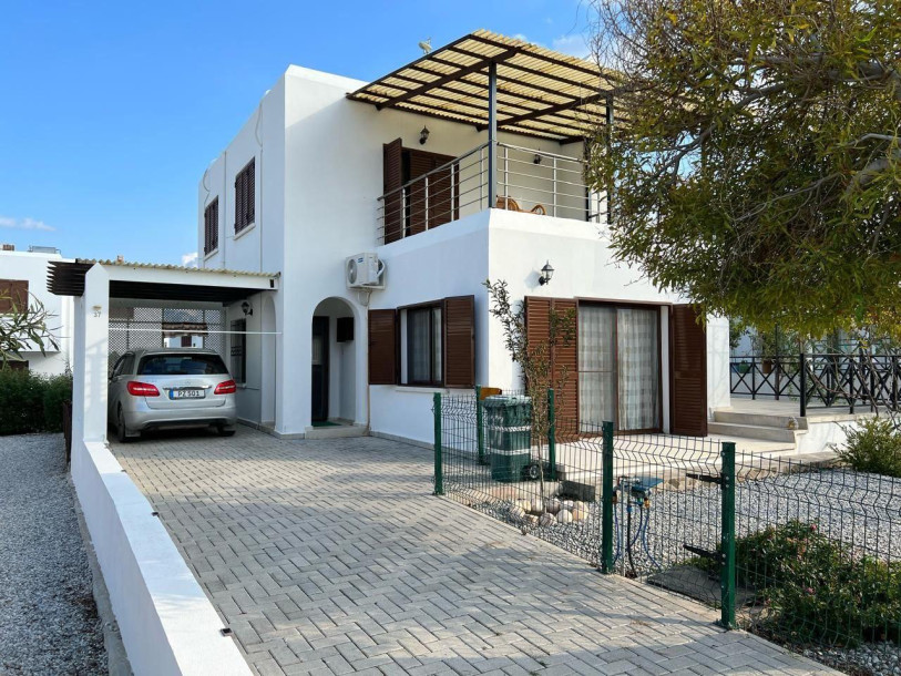GAZİMAĞUSA TATLISU – DENİZE 400 METRE SATILIK 4+1 MÜSTAKİL VİLLA-1