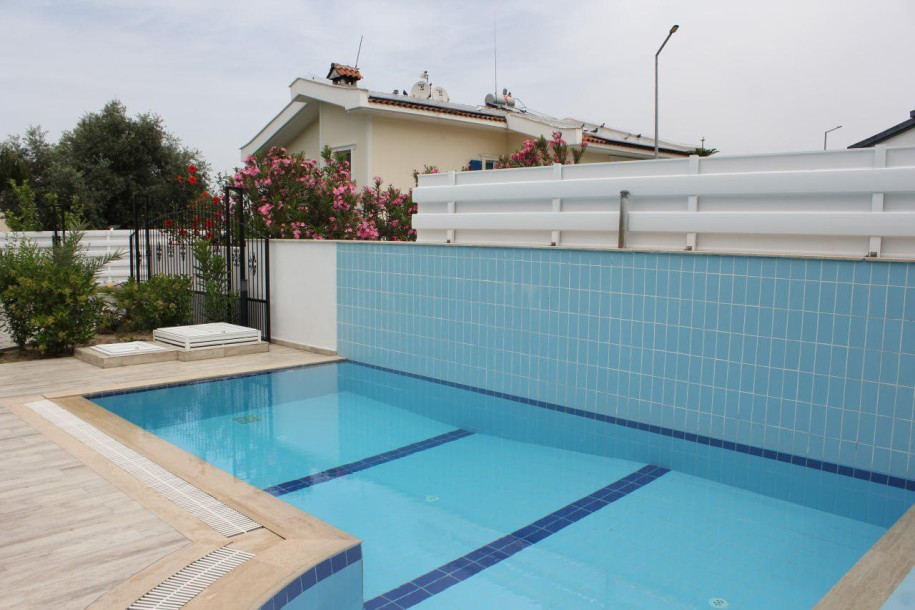 GİRNE/ALSANCAK'TA MİNİMUM 5 GÜNLÜK KİRALIK 3+1 VİLLA-1