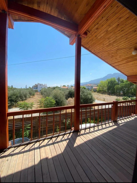 GİRNE/ALSANCAK AÇMENYA RESTORAN BÖLGESİNDE SATILIK 4+1 AHŞAP VİLLA-4