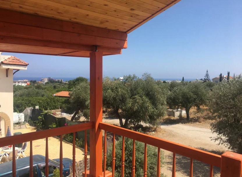 GİRNE/ALSANCAK AÇMENYA RESTORAN BÖLGESİNDE SATILIK 4+1 AHŞAP VİLLA-2